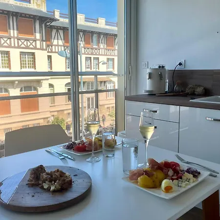 Moderne Avec Vue Sur Et Parking Privatif - Fr-1-712-82 Apartmán *