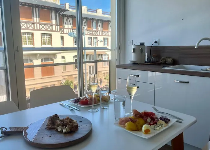 Moderne Avec Vue Sur Et Parking Privatif - Fr-1-712-82 Lägenhet *